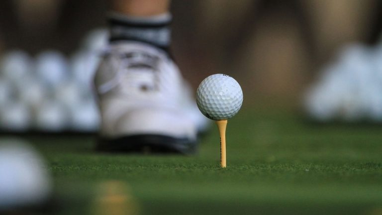 A-Small-Guide-to-Using-Golf-Tees-on-ezGuestPost